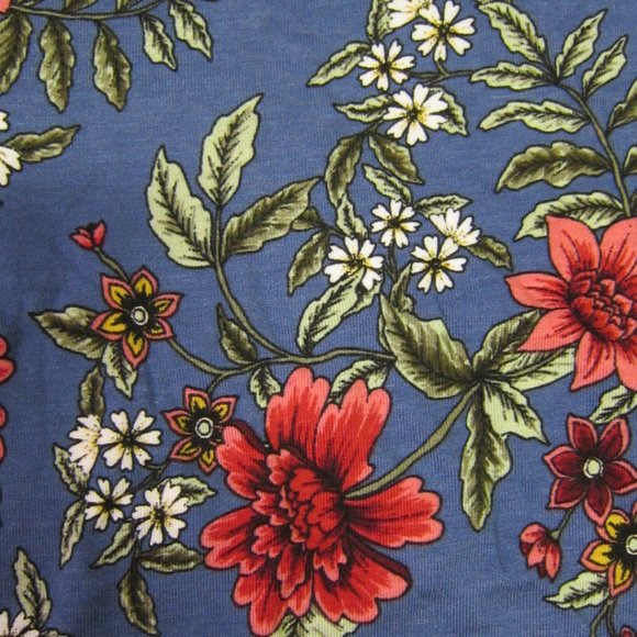 NWT Women's Print/Velvet Trimmed Short Sleeve Top - Picture 3 of 9